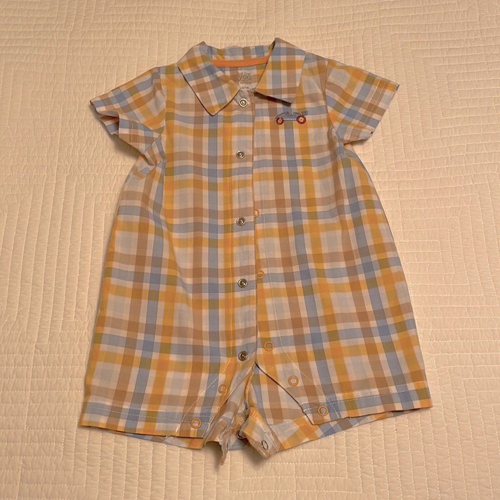 Collared short romper with car embroidery